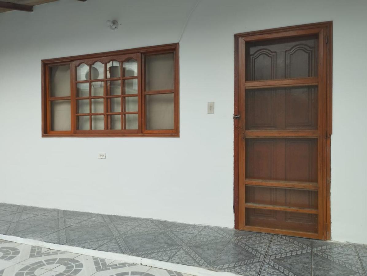 Leticias Guest House Exterior foto